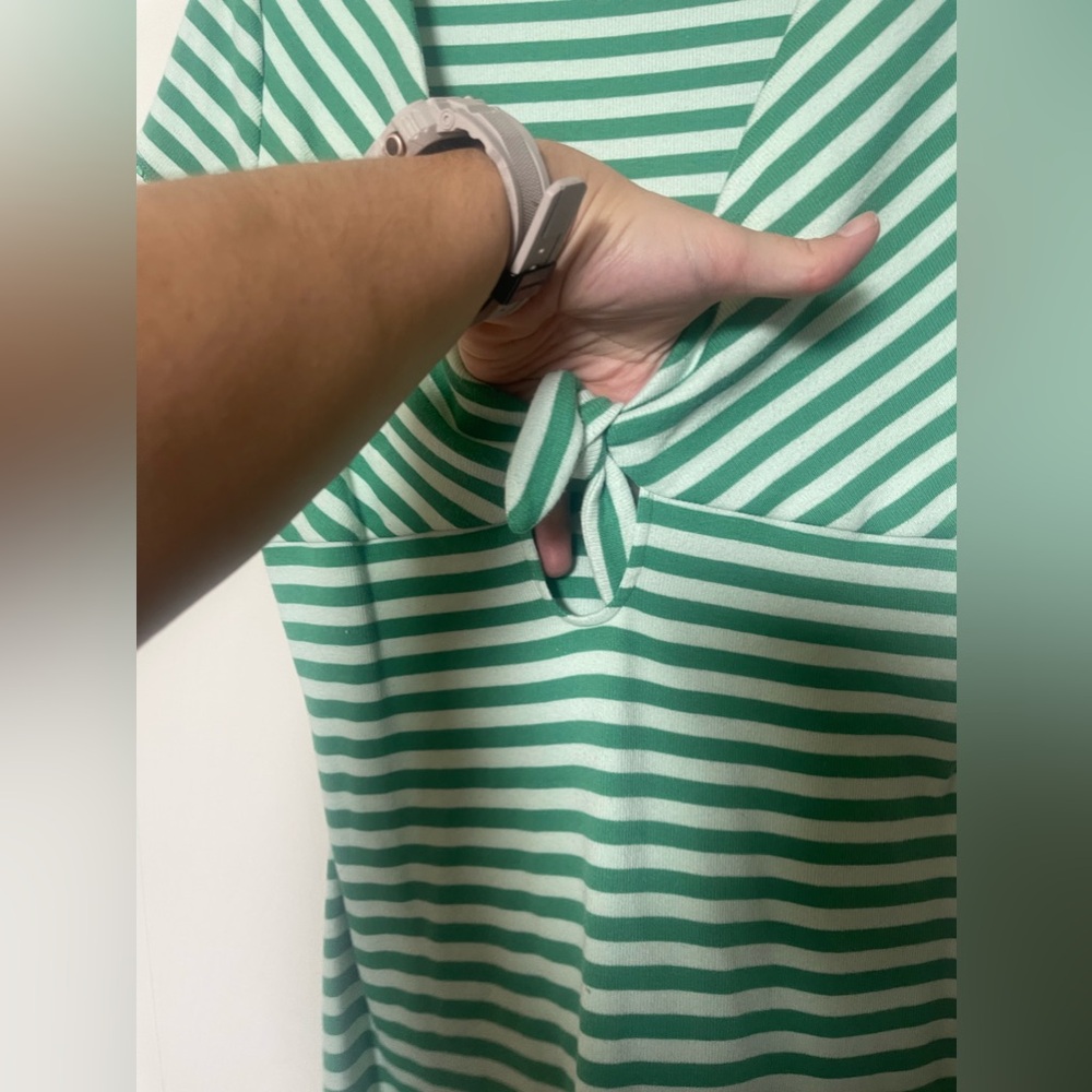 Guess New XL top - Picture 3 of 5